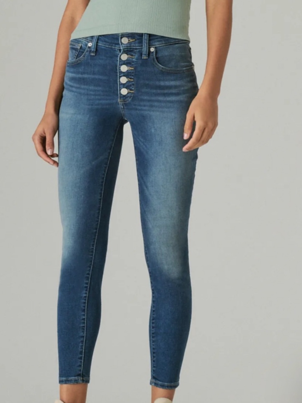 Lucky Brand NWT SIZE 2 /26A curvy highrise Skinny stretch button fly Jeans